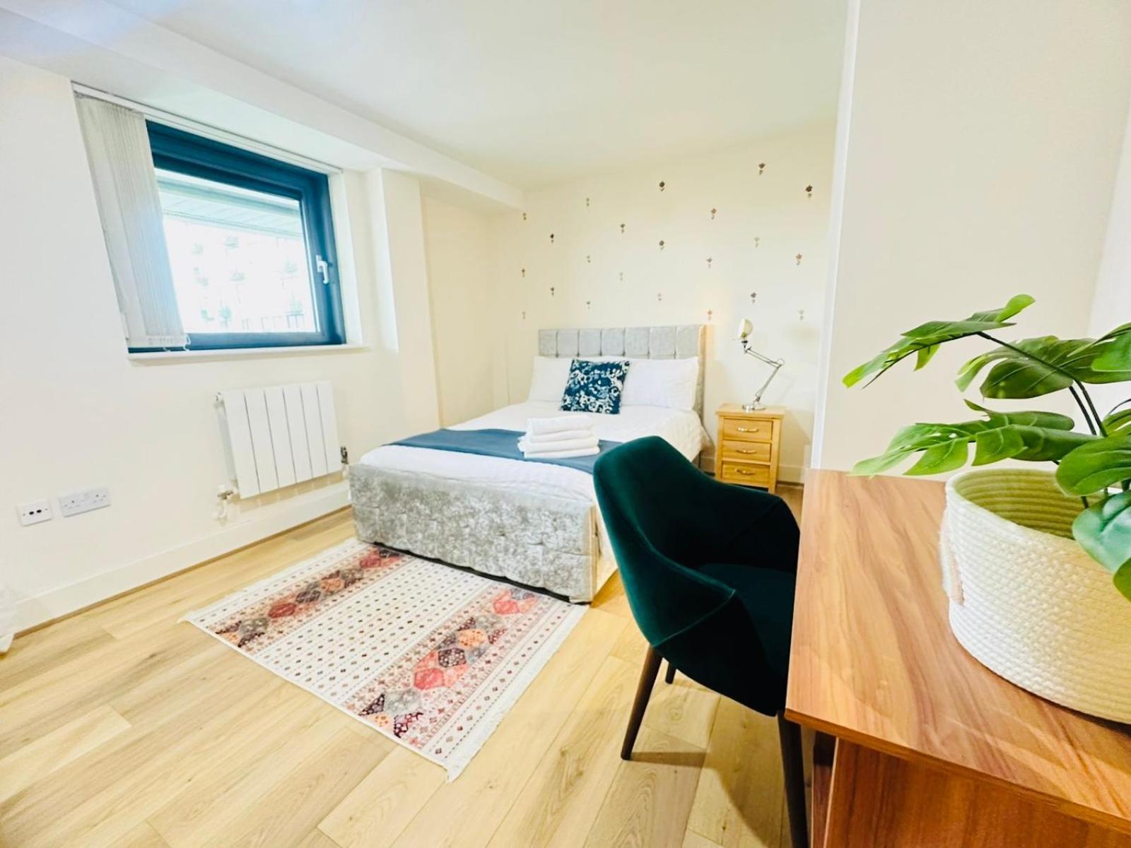 Modern 2Bed 2Bath Apartment Canary Wharf - Upto 5 Person Londen Buitenkant foto