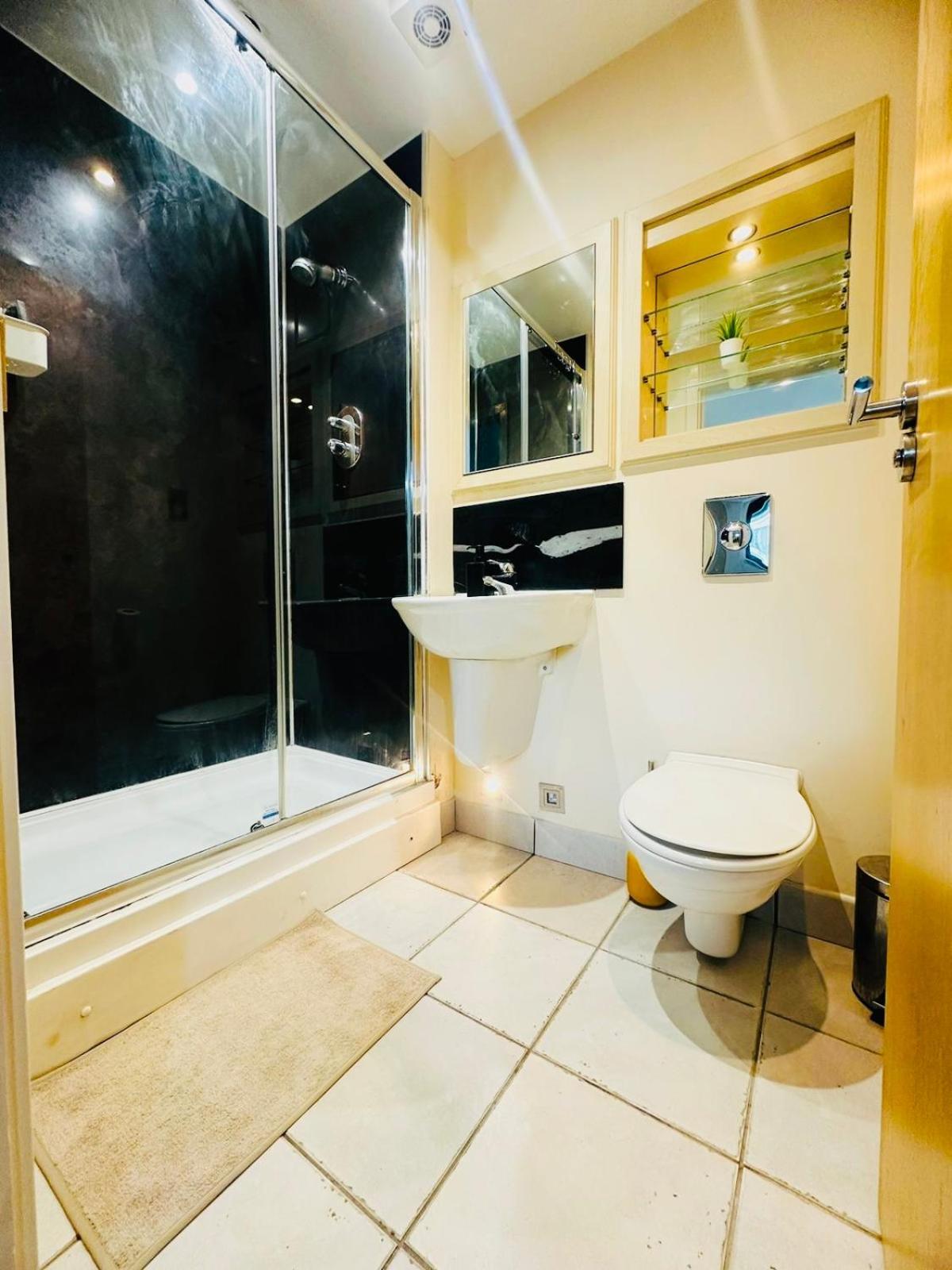 Modern 2Bed 2Bath Apartment Canary Wharf - Upto 5 Person Londen Buitenkant foto